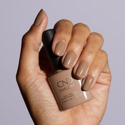 CND_FALL2020_Autumnaddict_ColorCollection_Social_SweetCider_08_hands