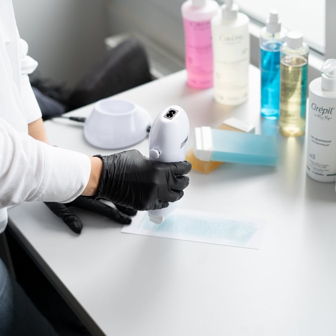 How do I perform a treatment with wax cartridges?