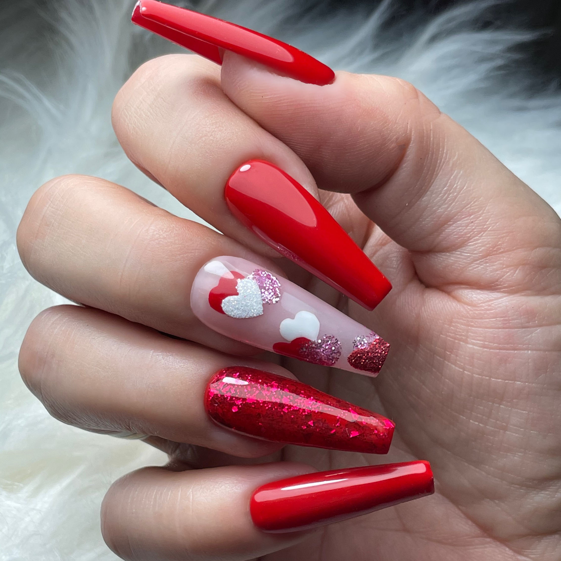 LEL_red nails